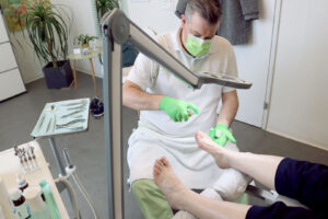 Pflegende Behandlung in der Fusspflege Praxis in Zürich Wipkingen