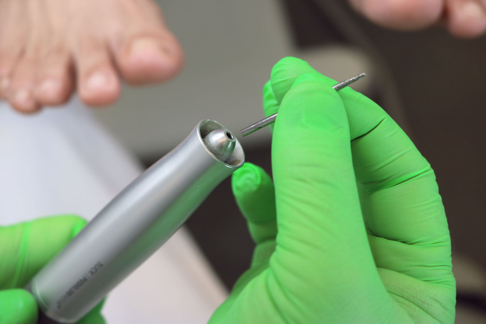 Instrument für klassische Fusspflege in Zürich Wipkingen bei der fachgerechten Behandlung der Nägel